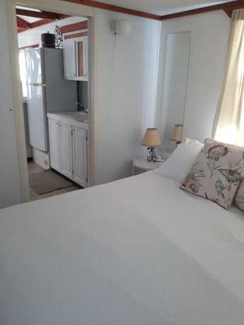 Imagen de la habitación del Hotel Mangrove Marina and Resort Aqualodge Houseboats. Foto 11
