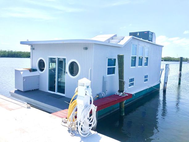 Imagen de la habitación del Hotel Mangrove Marina and Resort Aqualodge Houseboats. Foto 12