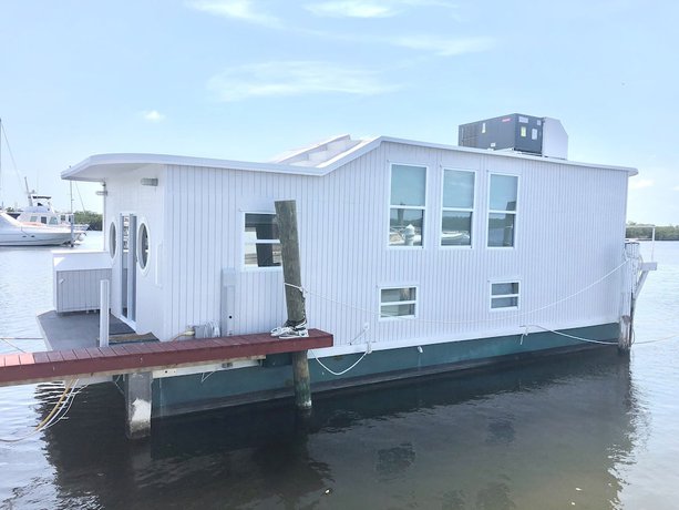 Imagen de la habitación del Hotel Mangrove Marina and Resort Aqualodge Houseboats. Foto 13