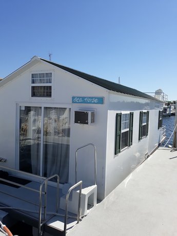 Imagen de la habitación del Hotel Mangrove Marina and Resort Aqualodge Houseboats. Foto 14