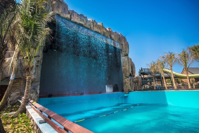 Imagen de la piscina del Hotel Mangrove Tree Sanya Bay. Foto 12