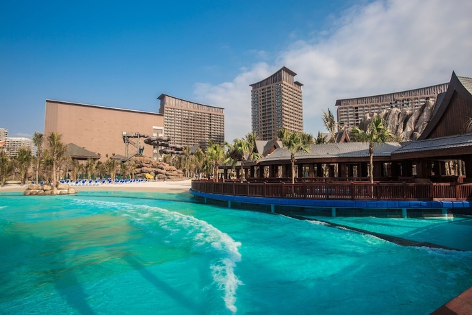 Imagen de la piscina del Hotel Mangrove Tree Sanya Bay. Foto 13
