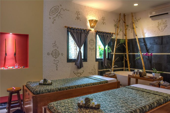Imagen de la piscina del Hotel Mangsit Suites by Holiday Resort Lombok, Dusun Mangsit. Foto 20