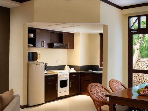 Imagen de la habitación del Hotel Mangsit Suites by Holiday Resort Lombok, Dusun Mangsit. Foto 12