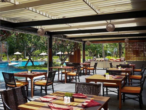 Imagen del bar/restaurante del Hotel Mangsit Suites by Holiday Resort Lombok, Dusun Mangsit. Foto 9