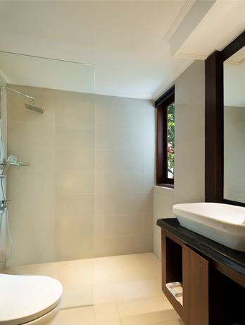 Imagen de la habitación del Hotel Mangsit Suites by Holiday Resort Lombok, Dusun Mangsit. Foto 15