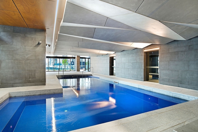 Imagen de la piscina del Hotel Manhattan Apartment. Foto 16