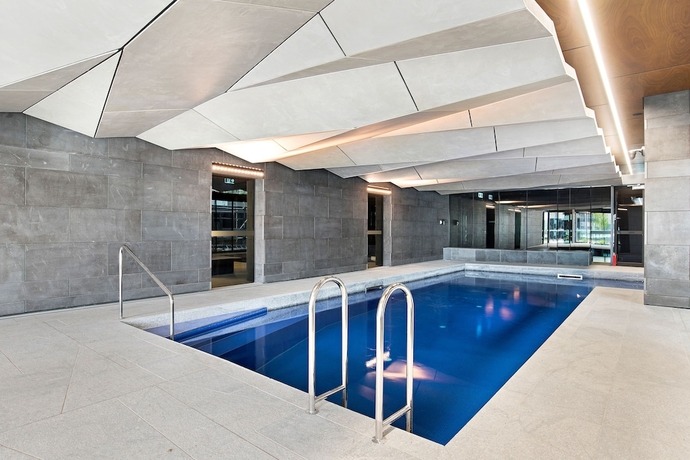 Imagen de la piscina del Hotel Manhattan Apartment. Foto 17