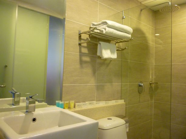 Imagen del bar/restaurante del Hotel Manhattan Business. Foto 3