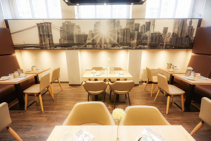 Imagen del bar/restaurante del Hotel Manhattan. Foto 8