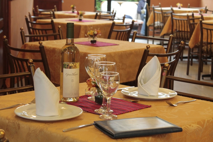 Imagen del bar/restaurante del Hotel Manhattan Inn Airport. Foto 2