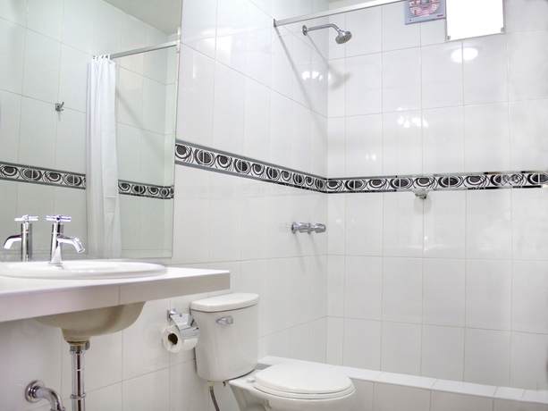 Imagen de la habitación del Hotel Manhattan Inn Airport. Foto 6