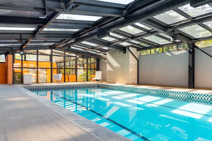 Imagen de la piscina del Hotel Manhattan Porto Alegre By Mercure, Porto Alegre. Foto 19
