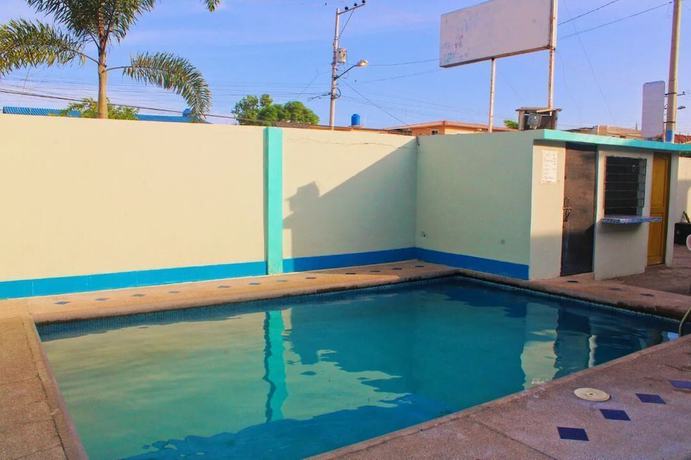 Imagen de la piscina del Hotel Manhattan Salinas Ecuador. Foto 5