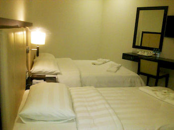 Imagen de la habitación del Hotel Manhattan Suites Inn. Foto 5