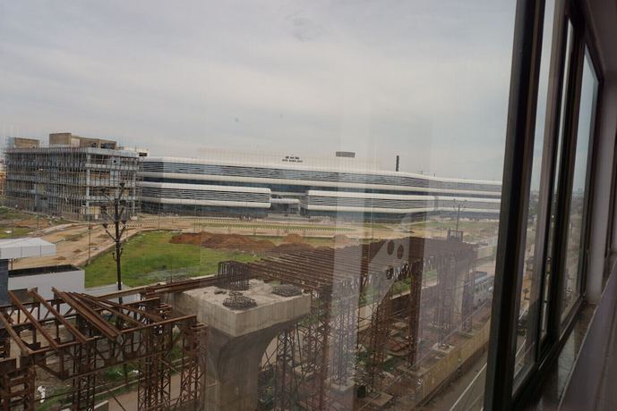 Imagen de los exteriores del Hotel Mani International. Foto 12