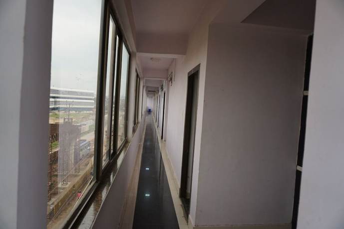 Imagen de los interiores del Hotel Mani International. Foto 16