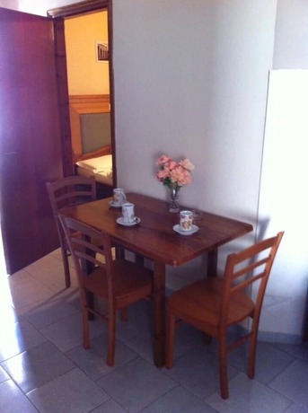 Imagen de la habitación del Hotel Manias Apartments. Foto 17