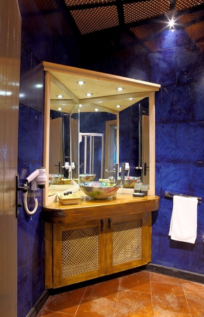 Imagen de la habitación del Hotel Manici Kasri. Foto 14