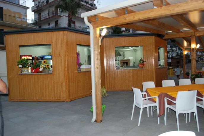 Imagen del bar/restaurante del Hotel Maniel Beach. Foto 7