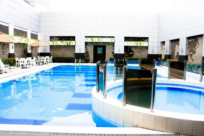 Imagen de la piscina del Hotel Manila Grand Opera. Foto 5