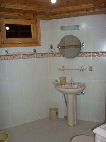 Imagen general del Hotel Manila Huts Naran. Foto 8