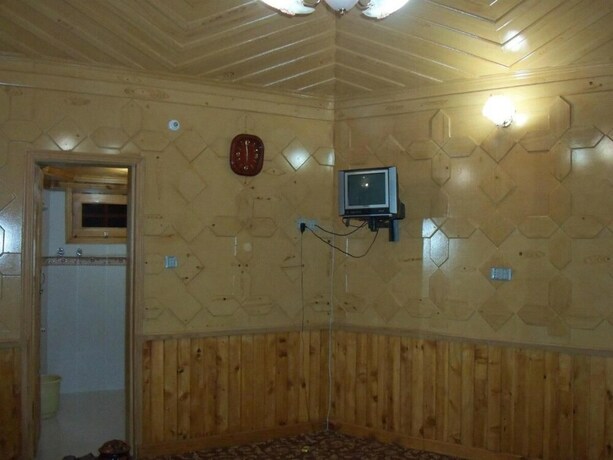 Imagen de la habitación del Hotel Manila Huts Naran. Foto 20