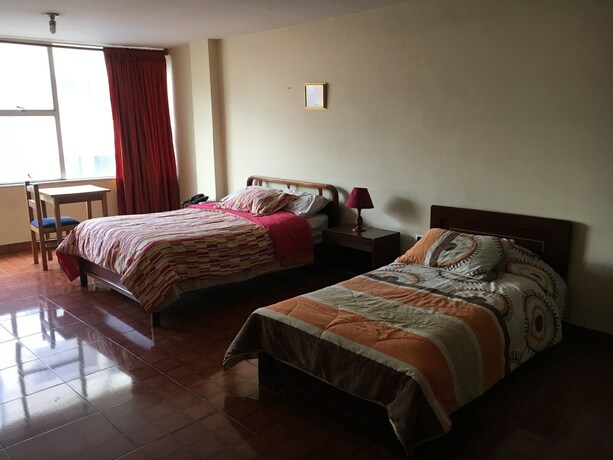 Imagen de la habitación del Hotel Manila Plaza. Foto 36