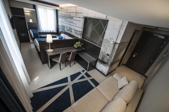 Imagen de los interiores del Hotel Manin. Foto 15