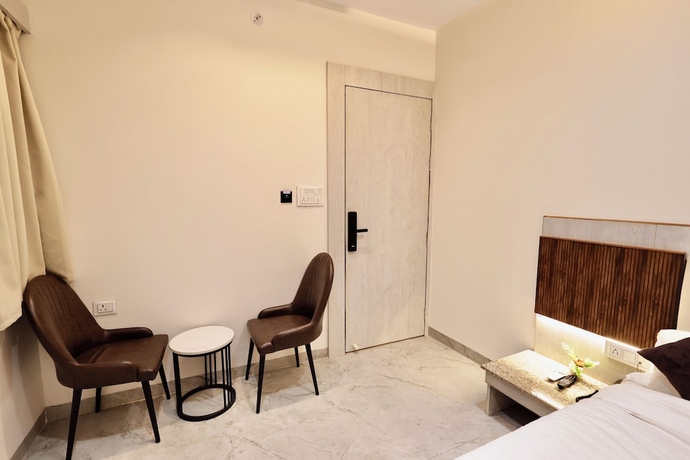 Imagen de la habitación del Hotel Maniratna Premium. Foto 6