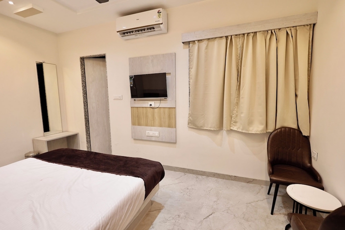 Imagen de la habitación del Hotel Maniratna Premium. Foto 7