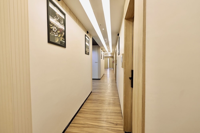 Imagen de los interiores del Hotel Maniratna Premium. Foto 11