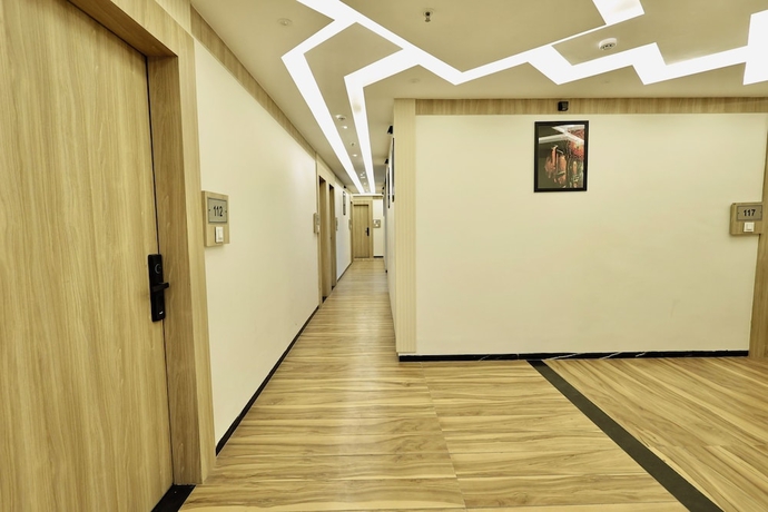 Imagen de los interiores del Hotel Maniratna Premium. Foto 12