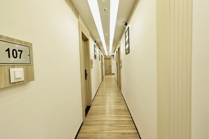 Imagen de los interiores del Hotel Maniratna Premium. Foto 13