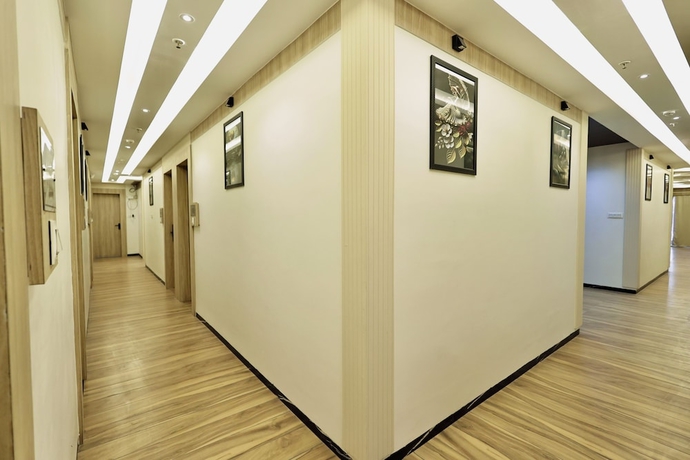 Imagen de los interiores del Hotel Maniratna Premium. Foto 16