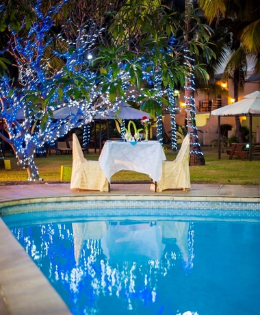 Imagen de la piscina del Hotel Manisa. Foto 19