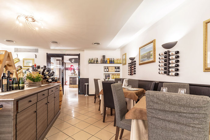 Imagen del bar/restaurante del Hotel Mannu. Foto 4