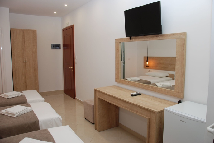 Imagen de la habitación del Hotel Mano, Sarande. Foto 13