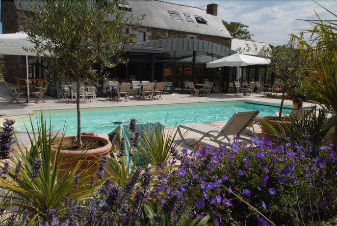 Imagen de la piscina del Hotel Manoir De Kermodest. Foto 11