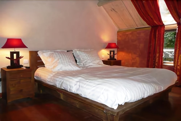 Imagen de la habitación del Hotel Manoir Des Indes, The Originals Relais (relais Du Silence). Foto 12