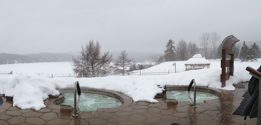Imagen de la piscina del Hotel Manoir Du Lac Delage. Foto 18