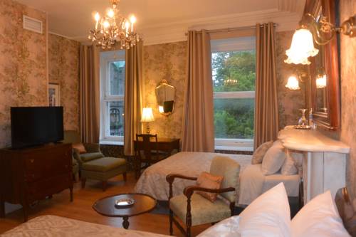 Imagen de la habitación del Hotel Manoir Sainte Geneviève. Foto 2