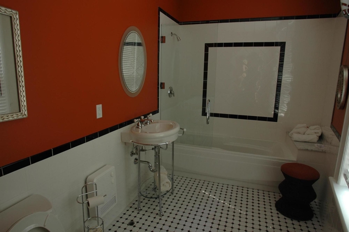 Imagen de la habitación del Hotel Manoir Sherbrooke. Foto 4