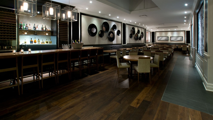 Imagen del bar/restaurante del Hotel Manoir Victoria. Foto 3