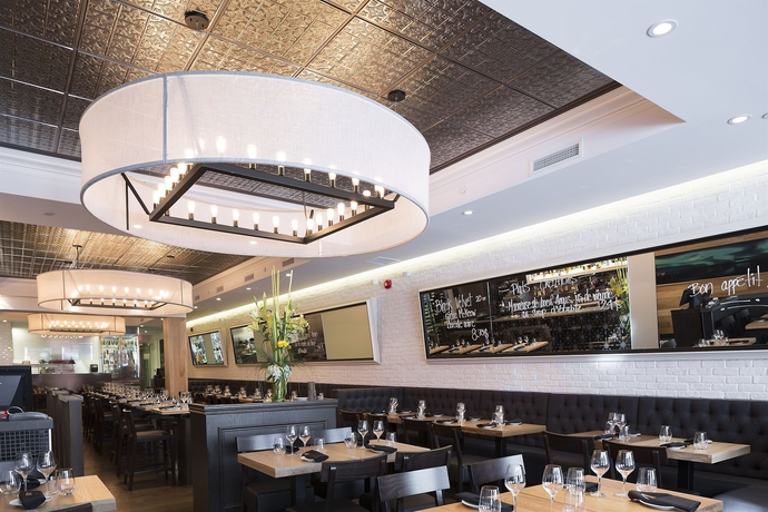 Imagen del bar/restaurante del Hotel Manoir Victoria. Foto 4