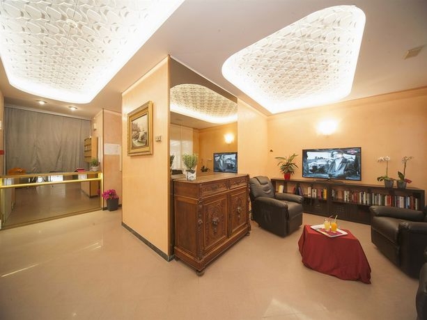 Imagen de los interiores del Hotel Manola. Foto 5