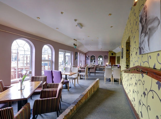 Imagen de los interiores del Hotel Manor Court. Foto 19