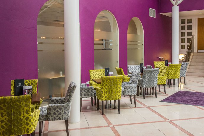 Imagen del bar/restaurante del Hotel Manor of Groves. Foto 2
