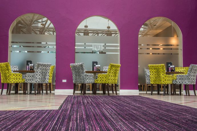 Imagen de los interiores del Hotel Manor of Groves. Foto 19