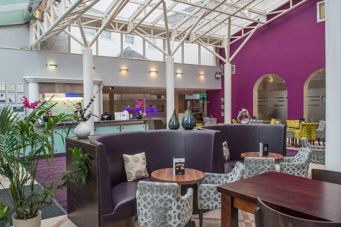 Imagen del bar/restaurante del Hotel Manor of Groves. Foto 3